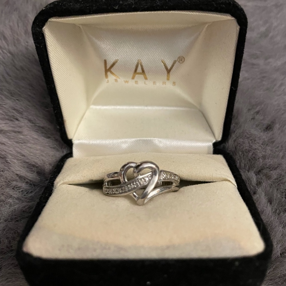 Kay Jewelers Ring with small diamonds